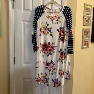 NWT Raglan, Floral Midi Dress - Size Medium